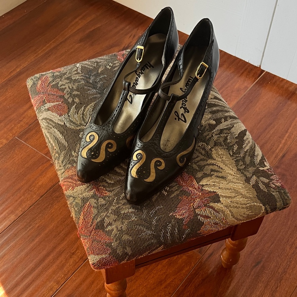 Margaret Jerrold Chic Black and Gold Women's Heels 8N (Vintage Deadstock)